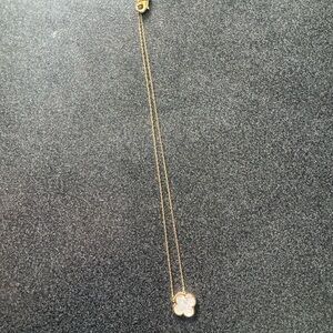 Elegant Gold Flower Pendant Necklace